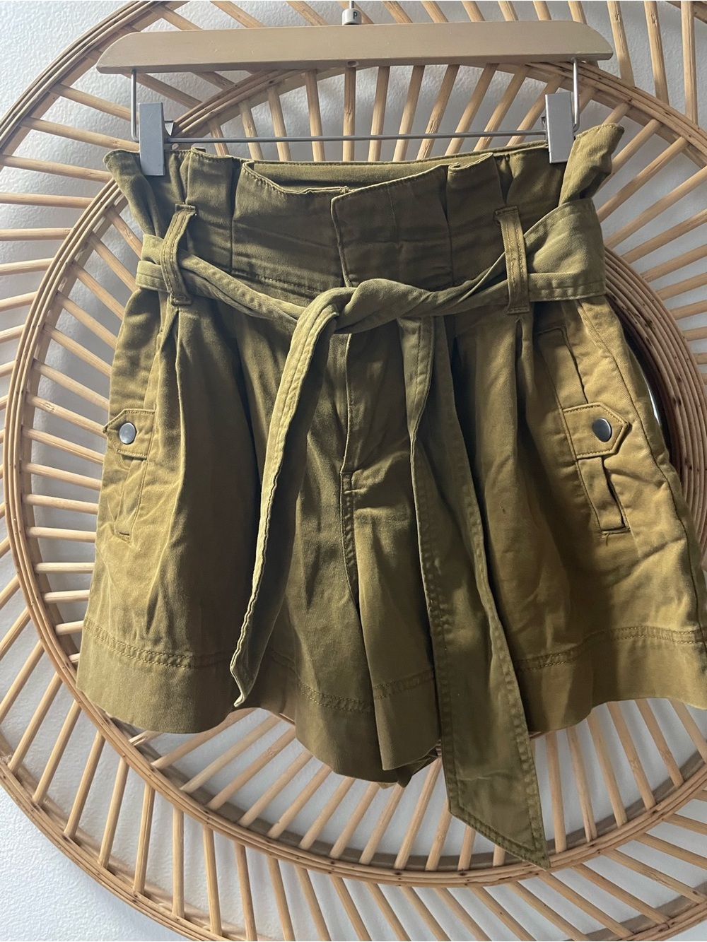 Top shop High-Waist Olive Utility Tie-Front Short size 4